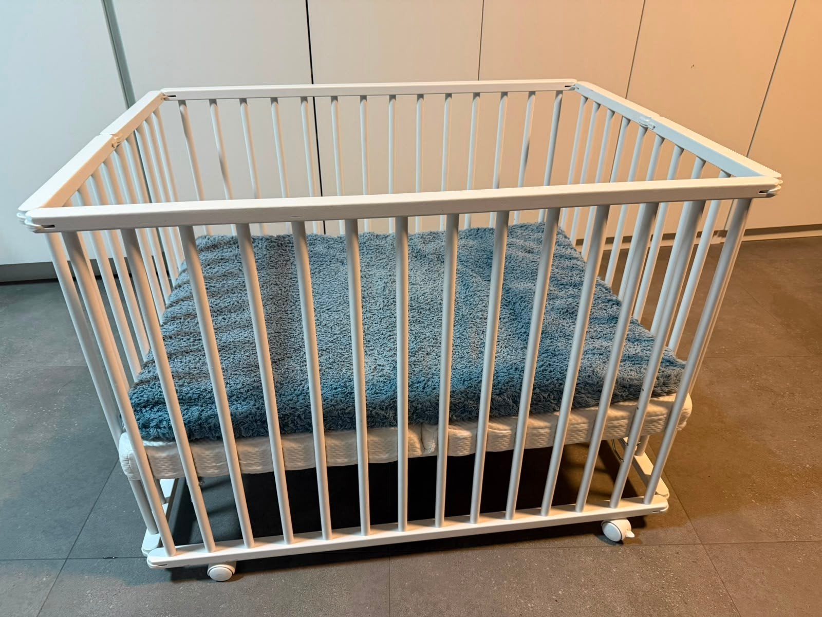 Bebies First opvouwbare box Liam met matras en boxkleed, Ophalen, Zo goed als nieuw, Rechthoekig, In hoogte verstelbaar