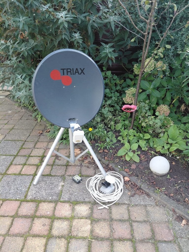 Triax schotelantenne met statief en DUO LNB, Ophalen of Verzenden, Gebruikt