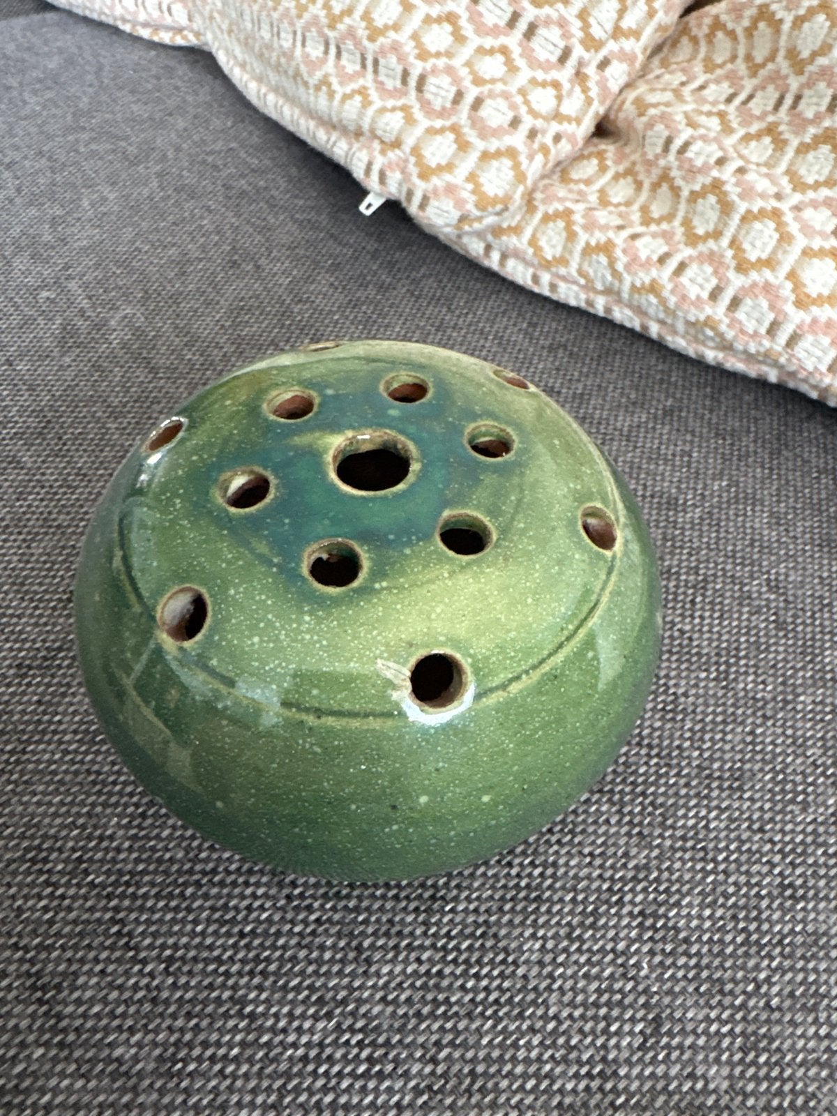 Vintage Turgis Calvados keramische bloemenhouder, Antiek en Kunst, Ophalen of Verzenden