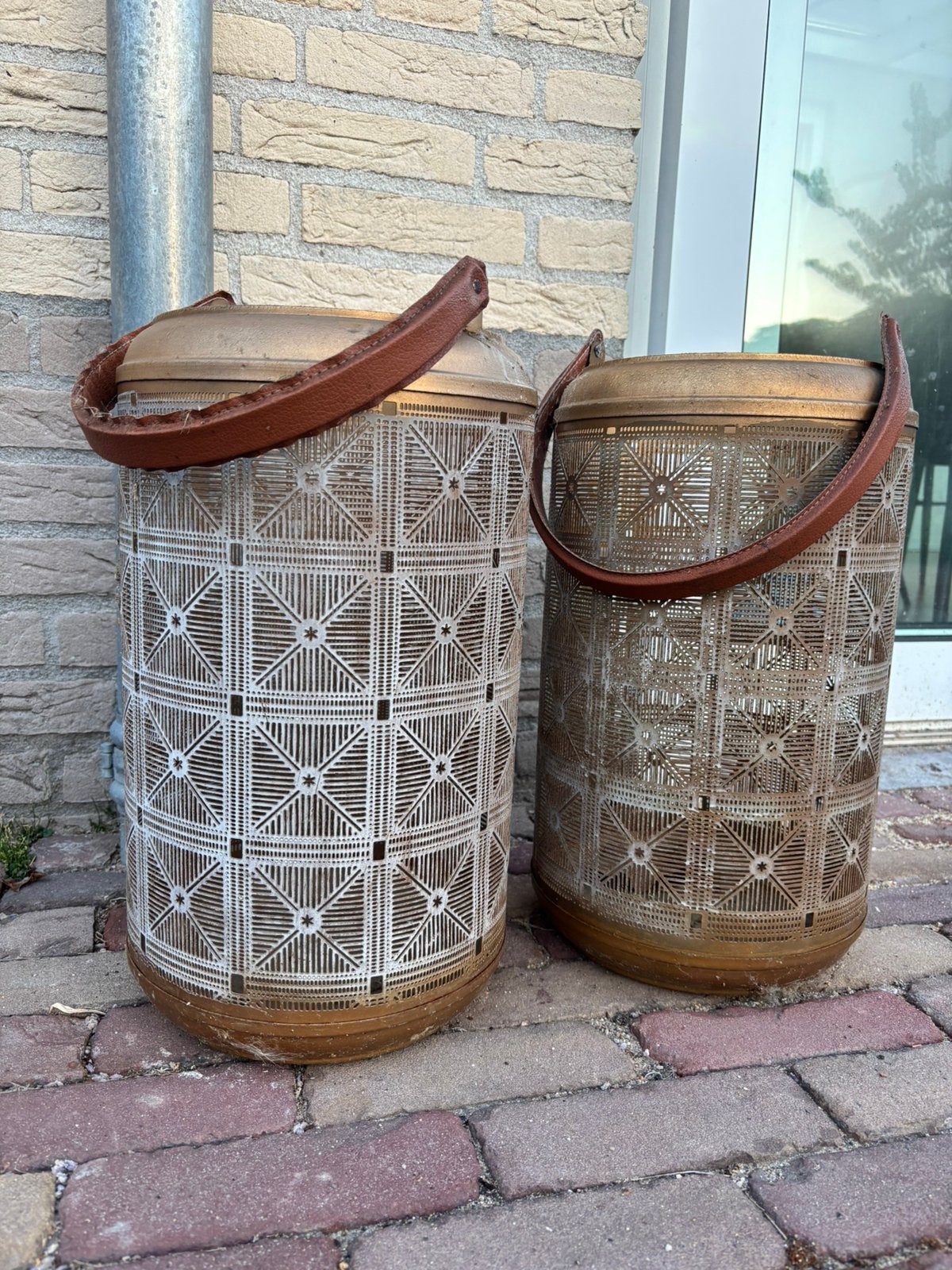 2 grote windlichten hengsel brons 43 cm hoog, 25 cm breed, Ophalen, Gebruikt, Overige typen, Rond