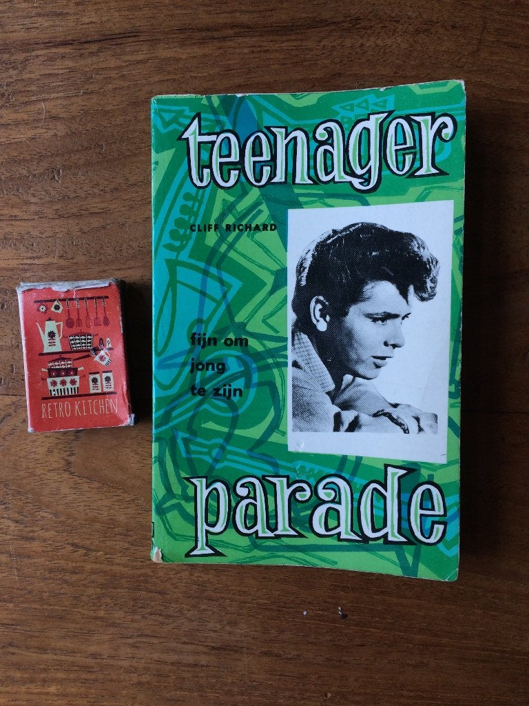 Cliff Richard boekje Teenager Parade sixties fanzine vintage, Boeken, Ophalen of Verzenden, Gelezen, Artiest