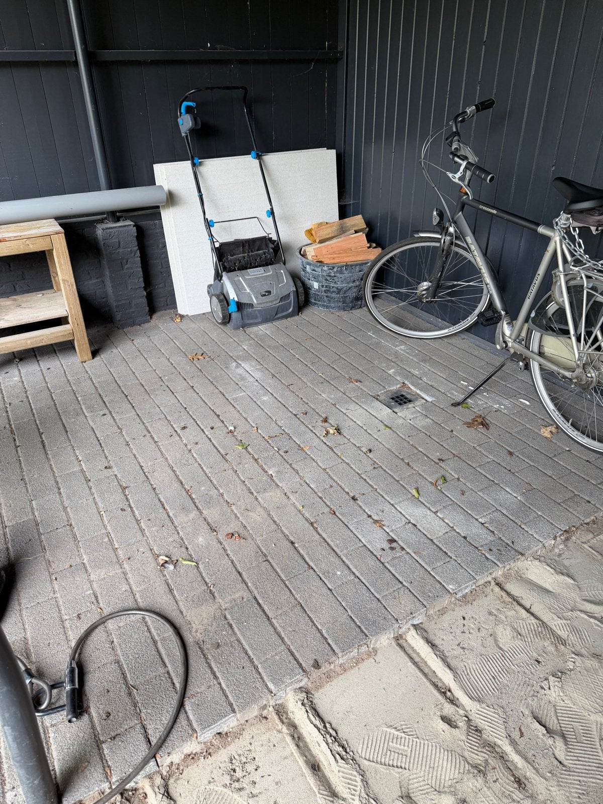 Gebruikte betonnen klinkers voor terras of oprit, Ophalen, Gebruikt, Klinkers, 10 m² of meer