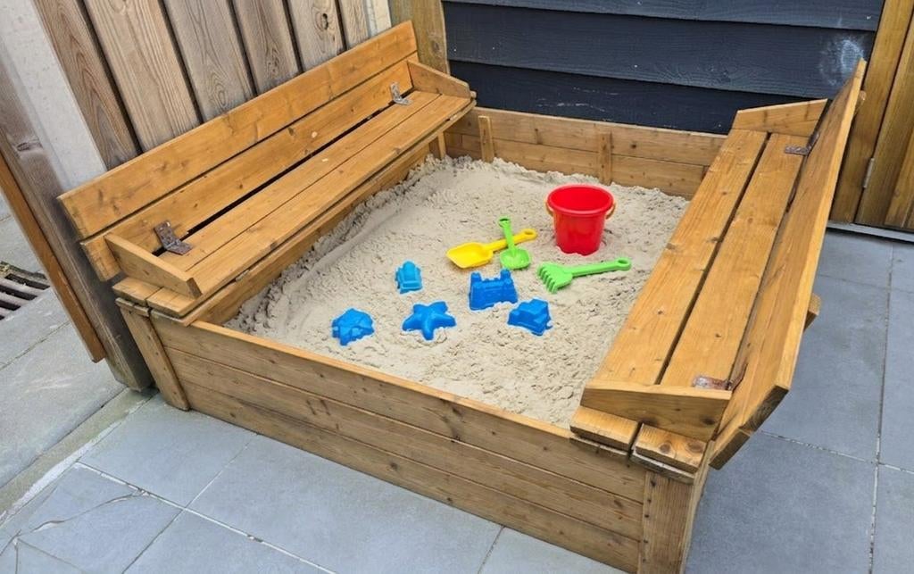 Houten zandbak met deksel en bankjes - 120x120 cm, Kinderen en Baby's, Speelgoed | Buiten | Zandbakken, Ophalen, Gebruikt
