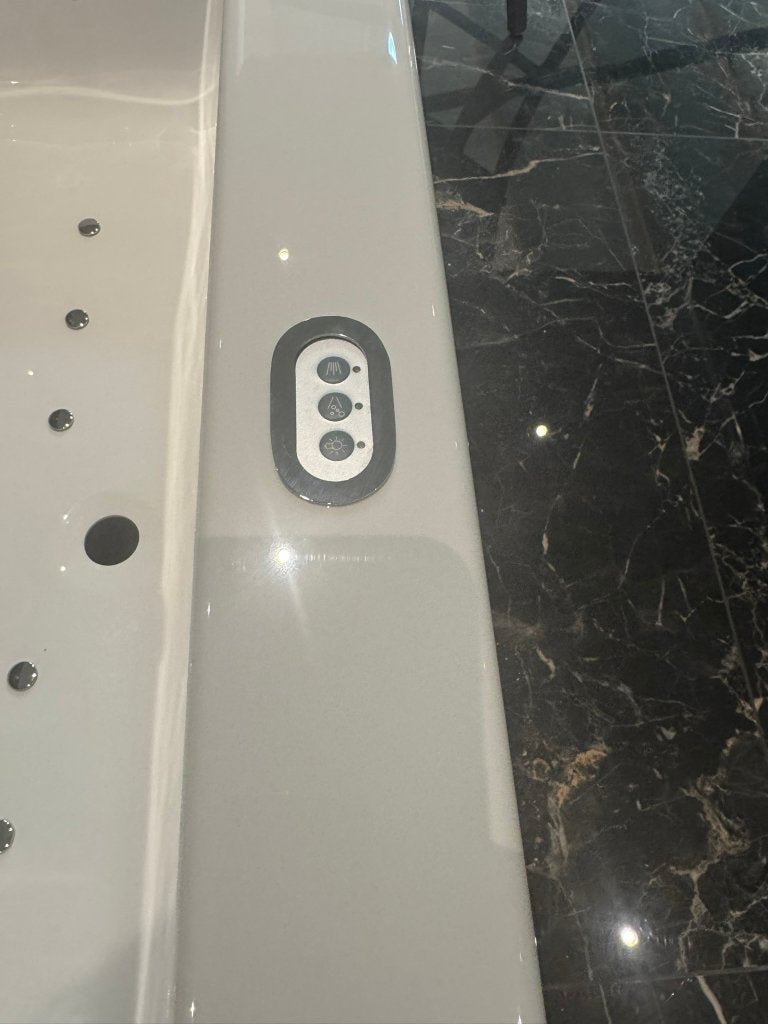 Bubbelbad 190x90 met luxe WP4 systeem van €3399 nu €2350 NEW, Xenz, Ophalen of Verzenden, Eendenparkweg 3, Info@douchezaak.nl