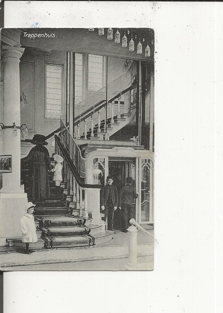 Den Haag Maison de Bonneterie Trappenhuis en liftboy, Ophalen of Verzenden, Voor 1920, Ongelopen, Zuid-Holland