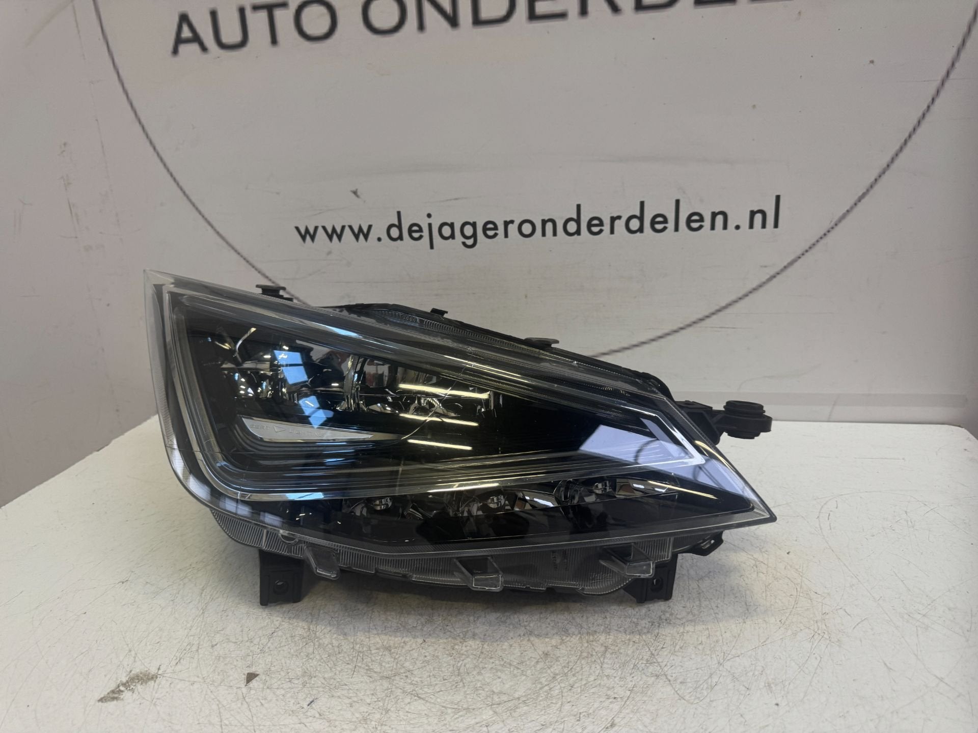 SEAT IBIZA 6F VOL LED KOPLAMP RECHTS 6F1941008E, Gebruikt, Autovia A-2, Km 585 585
08760  Martorell, ES, Ophalen of Verzenden