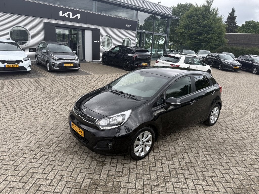 Kia Rio 1.4 CVVT Super Pack / UNIEKE AUTO / ORIGINEEL NAVI-C, Auto's, Euro 5, 450 kg, 1396 cc, Automatische klimaatregeling
