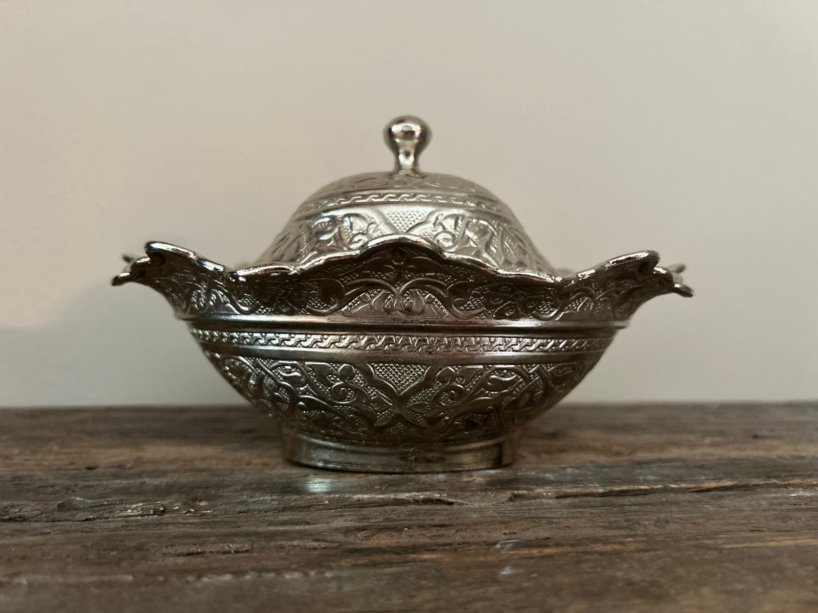 Decoratieve zilverkleurige kom met deksel, Ophalen of Verzenden