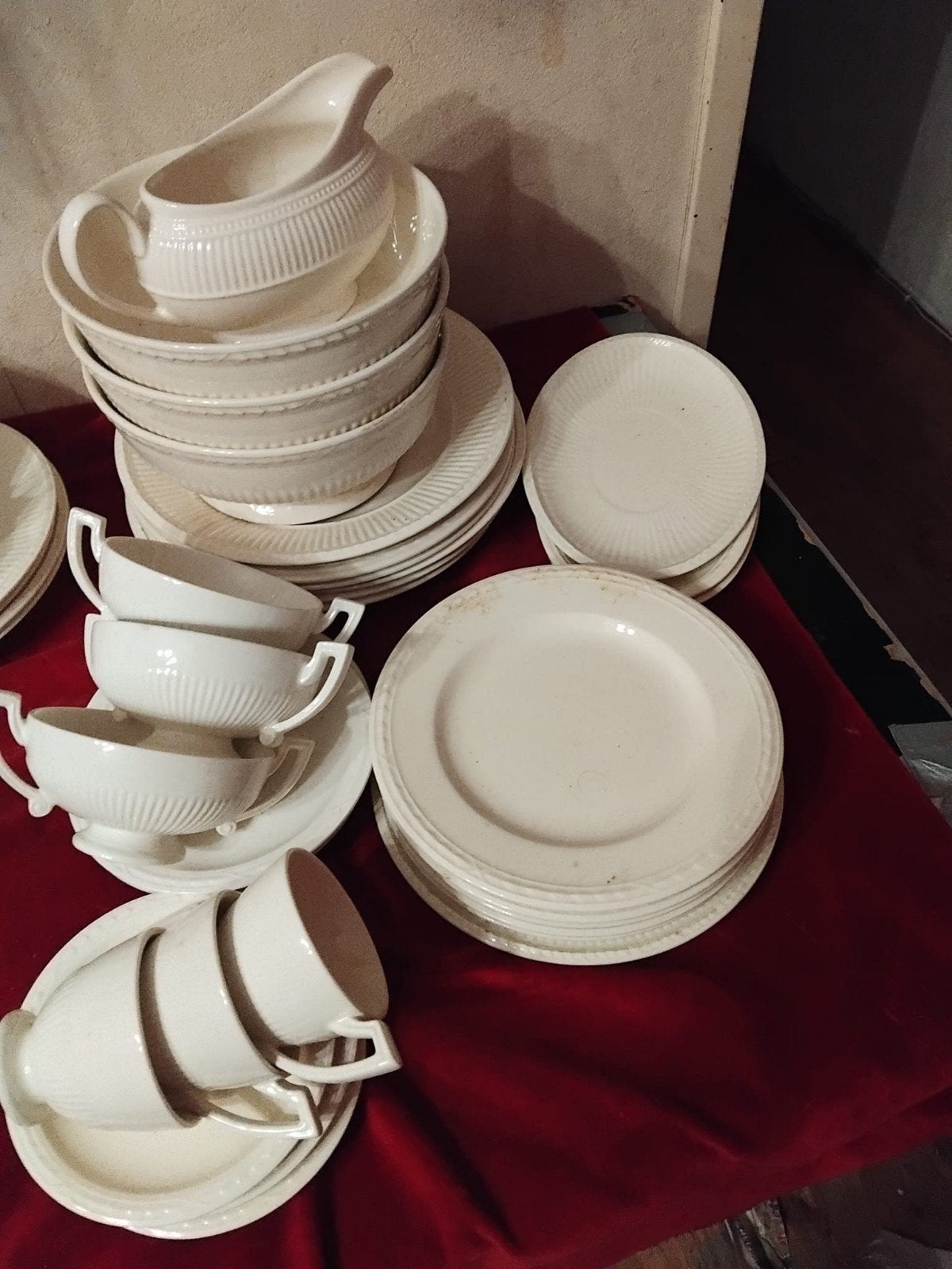 groot servies roomkleurig, Ophalen
