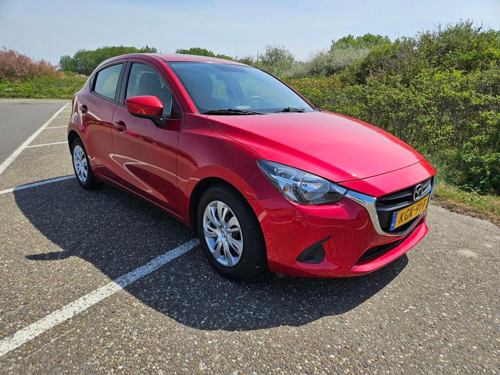 Mazda 2 1.5 55KW 2015 Rood, Auto's, Mazda, Particulier, ABS, Airbags, Airconditioning, Alarm, Bluetooth, Centrale vergrendeling