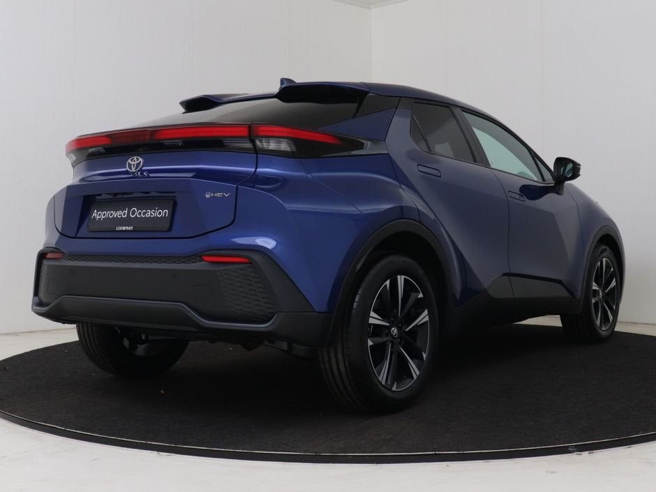 Toyota C-HR 1.8 Hybrid 140 Dynamic | NIEUW & SNEL LEVERBAAR, Auto's, Toyota, 12 maanden, Stof, 4 cilinders, Blauw