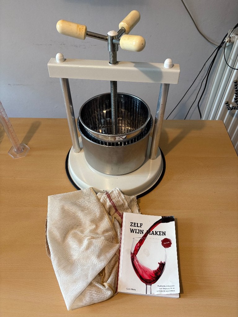 Zelf wijn maken? Complete wijnmaakset!, Hobby en Vrije tijd, Ophalen, Gebruikt