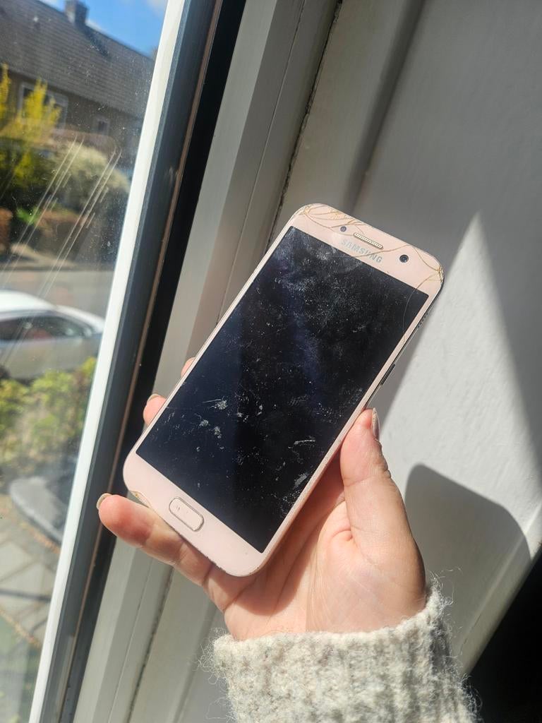 Roze Samsung Galaxy A3 (2017) met gebroken scherm, Telecommunicatie, Mobiele telefoons | Samsung, Ophalen of Verzenden, Gebruikt