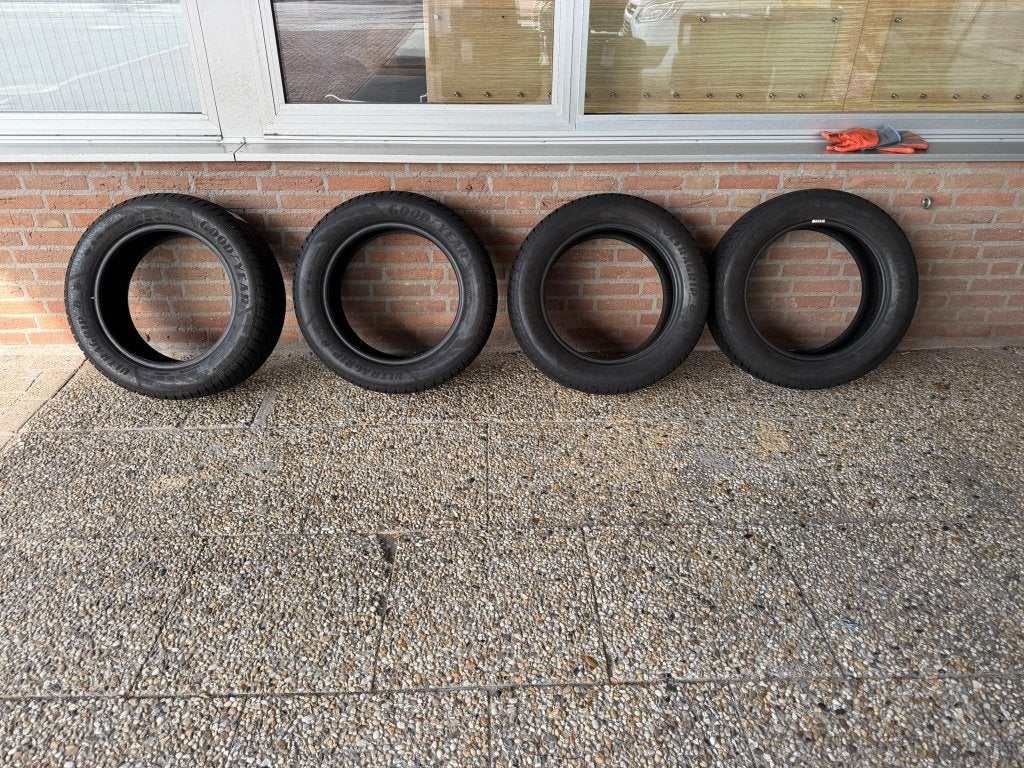 nr 4 GoodYear ultra grip winterbanden 4 stuks, Ophalen, Gebruikt, 17 inch, Winterbanden