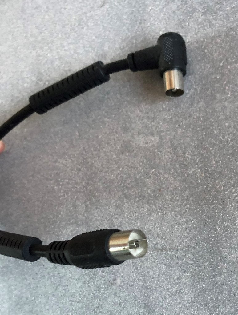 Zo goed als nieuw COAX kabeltje 30 cm zwart Antenne kabel, Ophalen of Verzenden, Zo goed als nieuw, Minder dan 2 meter, Coaxiale kabel
