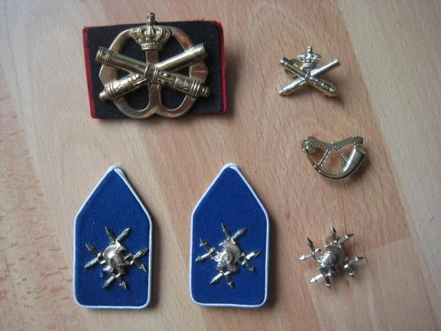Militair embleem afdeling baret kostuum, Verzamelen, Ophalen of Verzenden, Landmacht, Nederland, Embleem of Badge