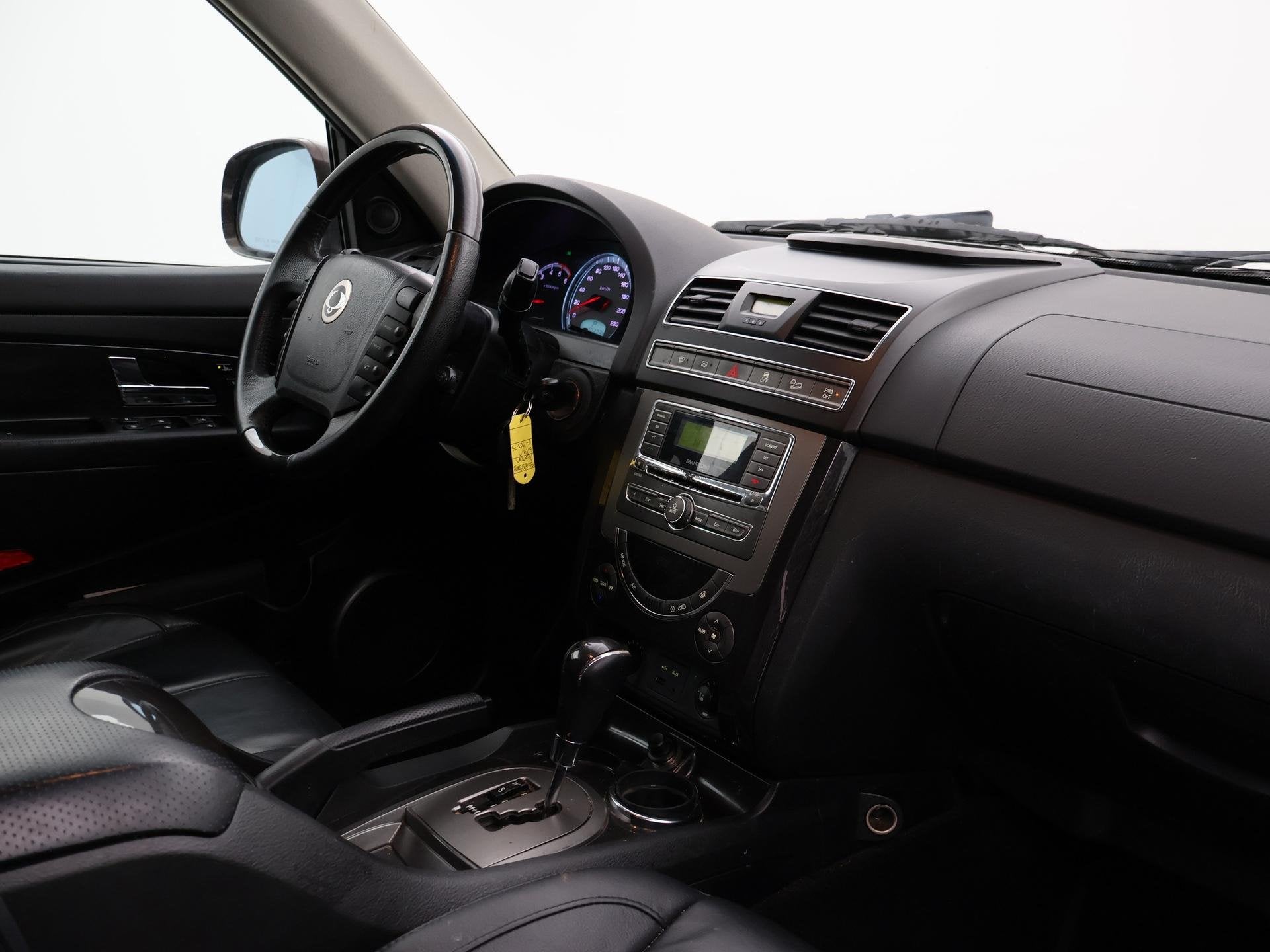 SsangYong Rexton RX 200 e-XDI 155 PK 4WD AUT. + TREKHAAK | L, Gebruikt, 4 cilinders, Bruin, Leder