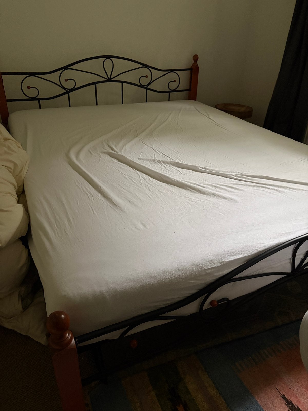 2m x 1.60 Bed wood and metal, Huis en Inrichting, Ophalen, Tweepersoons