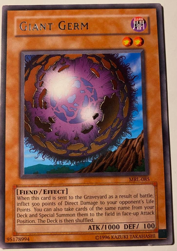 Yu-Gi-Oh! Giant Germ MRL Old US Rare !, Ophalen of Verzenden, Gebruikt, Losse kaart