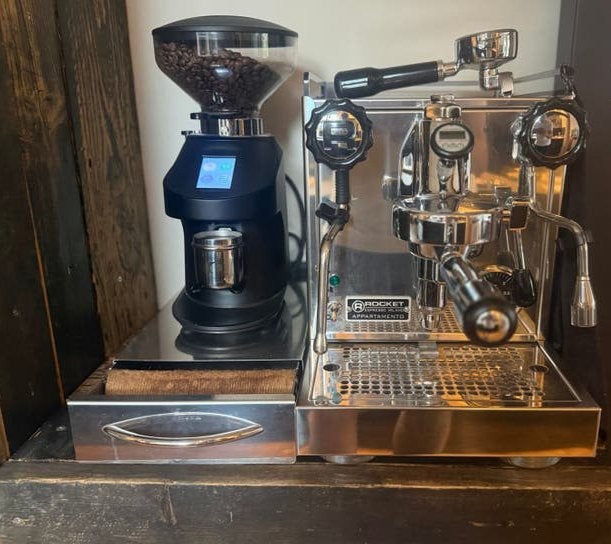 Rocket Espresso Appartamento + Quamar Nemo-Q – complete set, Ophalen, Espresso apparaat, Koffiebonen, Zo goed als nieuw