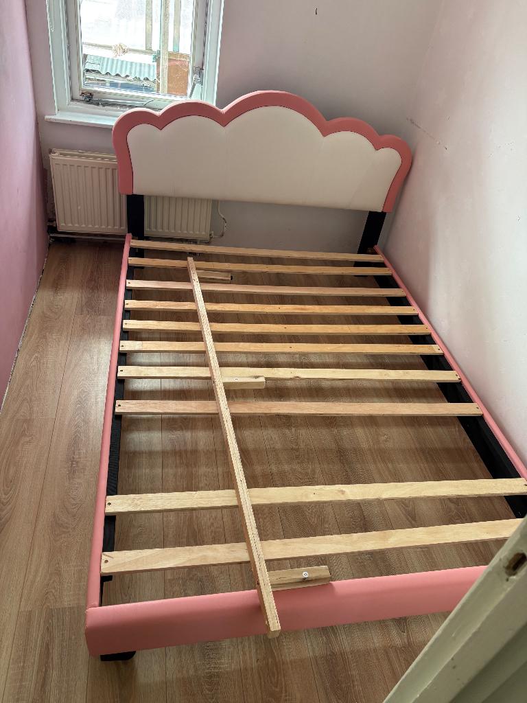 Meiden kroon bed met beschadiging door verhuizing, Ophalen of Verzenden, Zo goed als nieuw, 160 tot 180 cm, 100 cm of meer