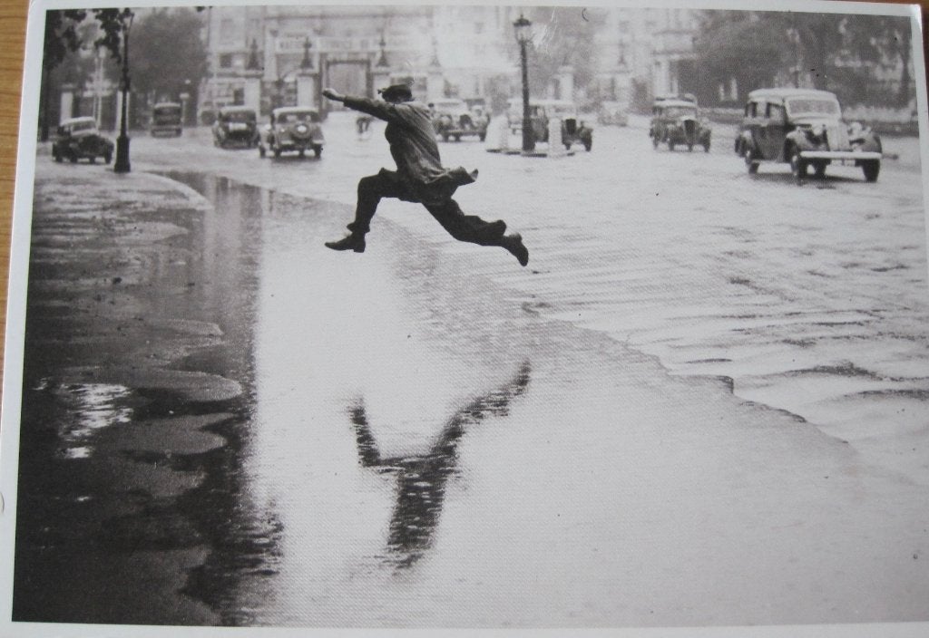 man springt over een plas in Hyde park - The Jump - 1937, Verzenden, 1980 tot heden, Gelopen, Overige thema's