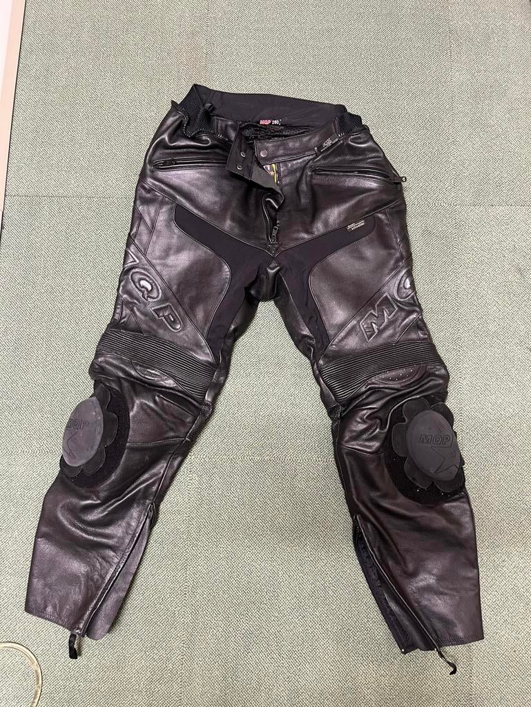 MQP (race combi pak) motor broek zwart leer mt. Xl, Motoren, Kleding | Motorkleding, Ophalen of Verzenden, Tweedehands, Heren
