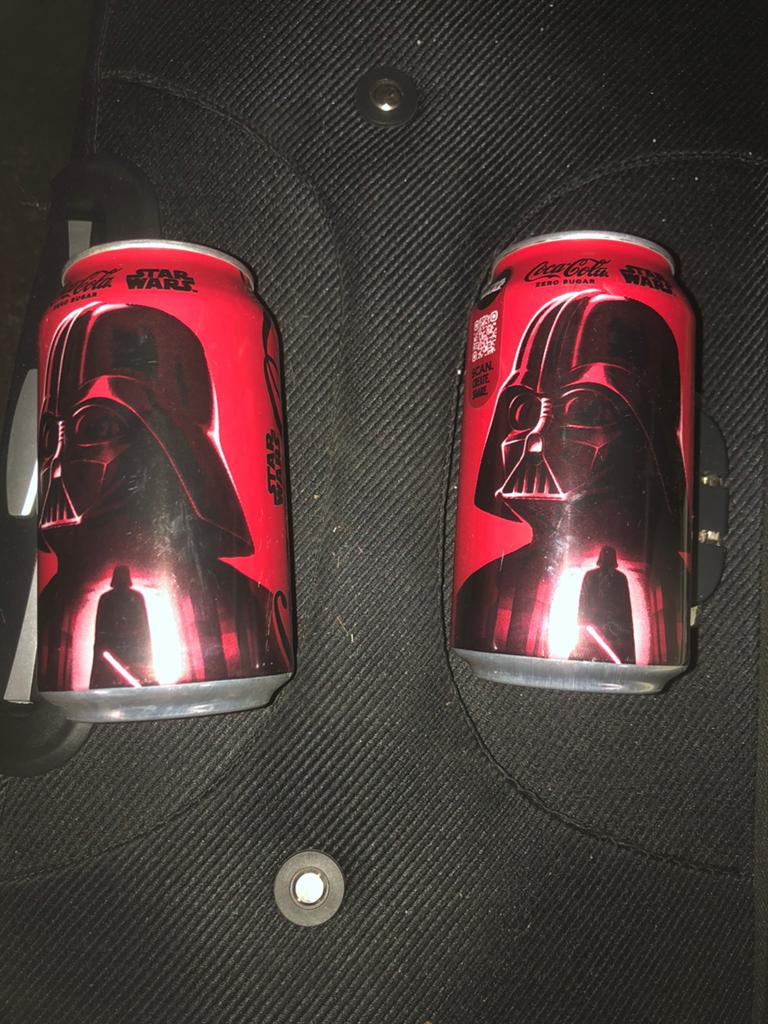 Twee lege blikjes coca cola darth vader, Ophalen of Verzenden