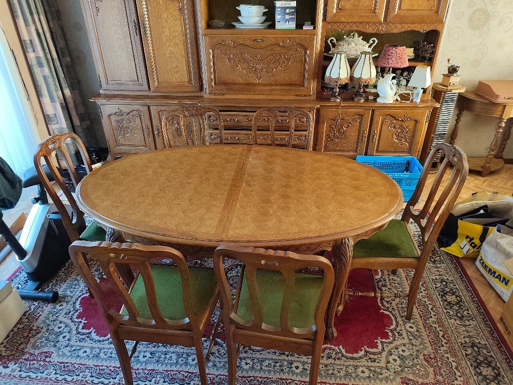 vintage eettafel met 6 bijhorende stoelen, Ophalen