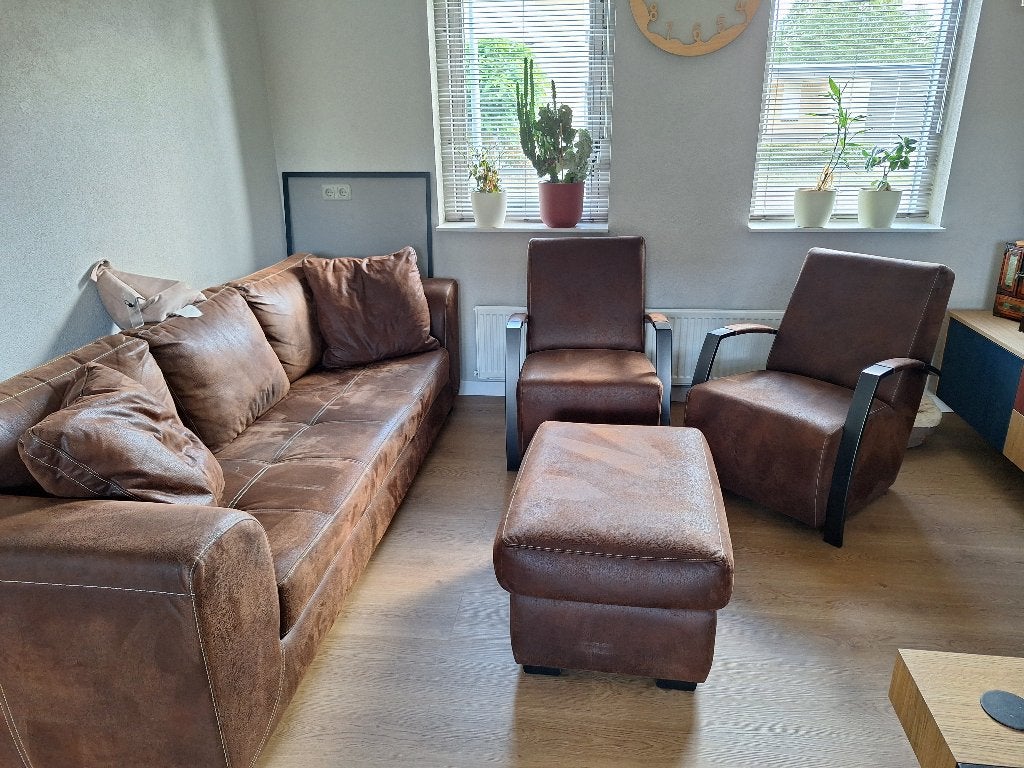 bankstel met 2 stoelen en hocker, Ophalen, Gebruikt, Leer, 75 tot 100 cm