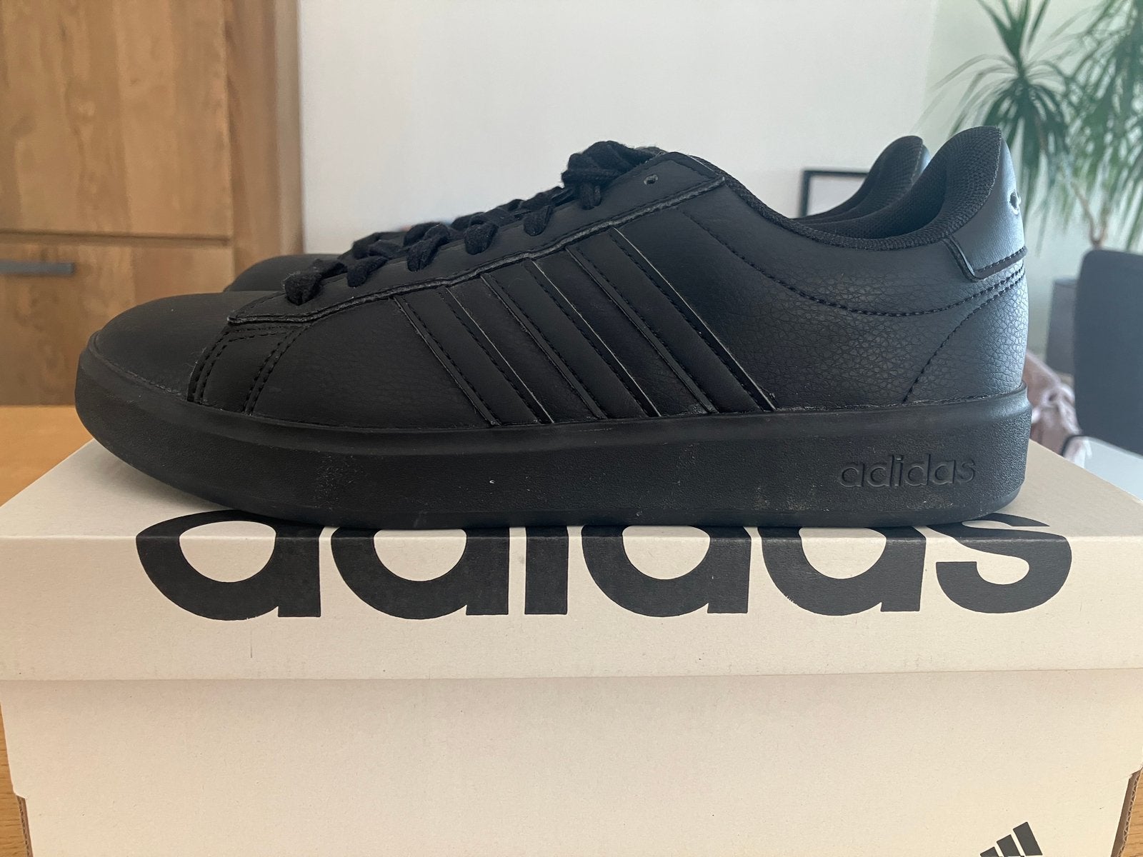 Adidas schoenen Grand Court 39 1/3, Zwart, Ophalen of Verzenden, Sneakers of Gympen, Zo goed als nieuw