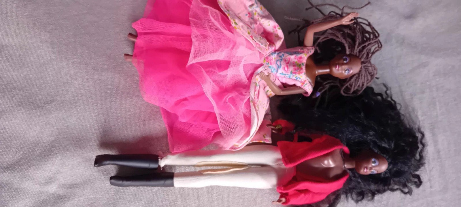 2 Barbie poppen - diverse outfits, Kinderen en Baby's, Ophalen of Verzenden, Gebruikt, Barbie