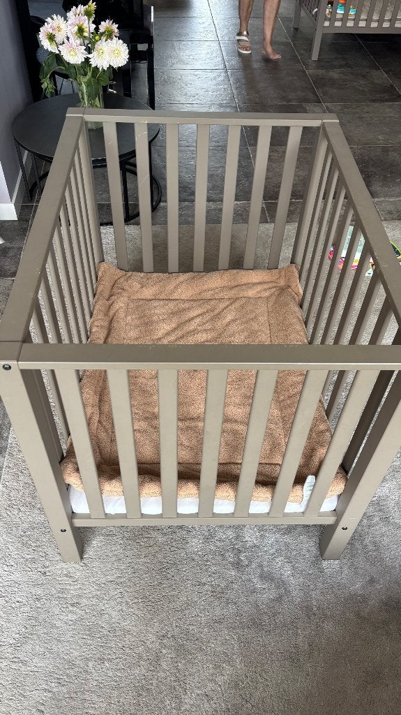 Baby box 100 cm bij 80 cm en kleur taupe, Ophalen, Zo goed als nieuw, Ledikant