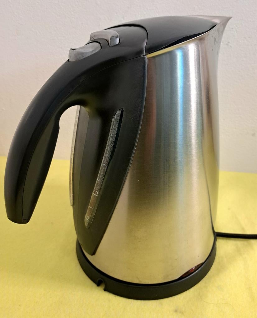 Braun Waterkoker RVS
Inhoud 1,7 Materiaal Metaal
De Braun, Witgoed en Apparatuur, Waterkokers, 1 tot 2 liter, Ophalen of Verzenden