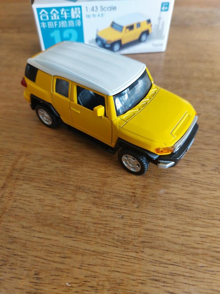MODELAUTO 1-43 TOYOTA FJ CRUISER GEEL, Ophalen of Verzenden, Zo goed als nieuw, Auto, Overige merken