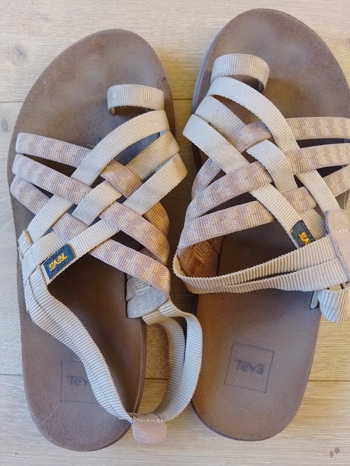 Teva Slippers met bandje achter de hiel, Kleding | Dames, Schoenen, Ophalen