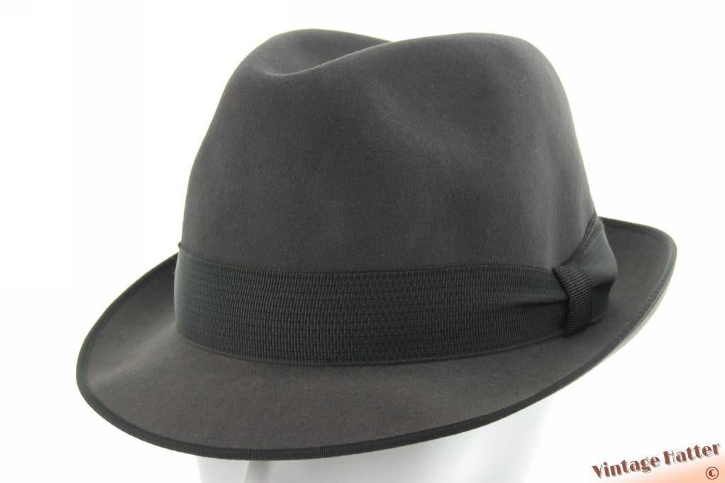 Vintage Gleufhoed Burton New York grijs geborsteld vilt 59,5, Hoed, Ophalen of Verzenden, Zo goed als nieuw, 58 of 59 cm (L, 7¼ of ⅜ inch)