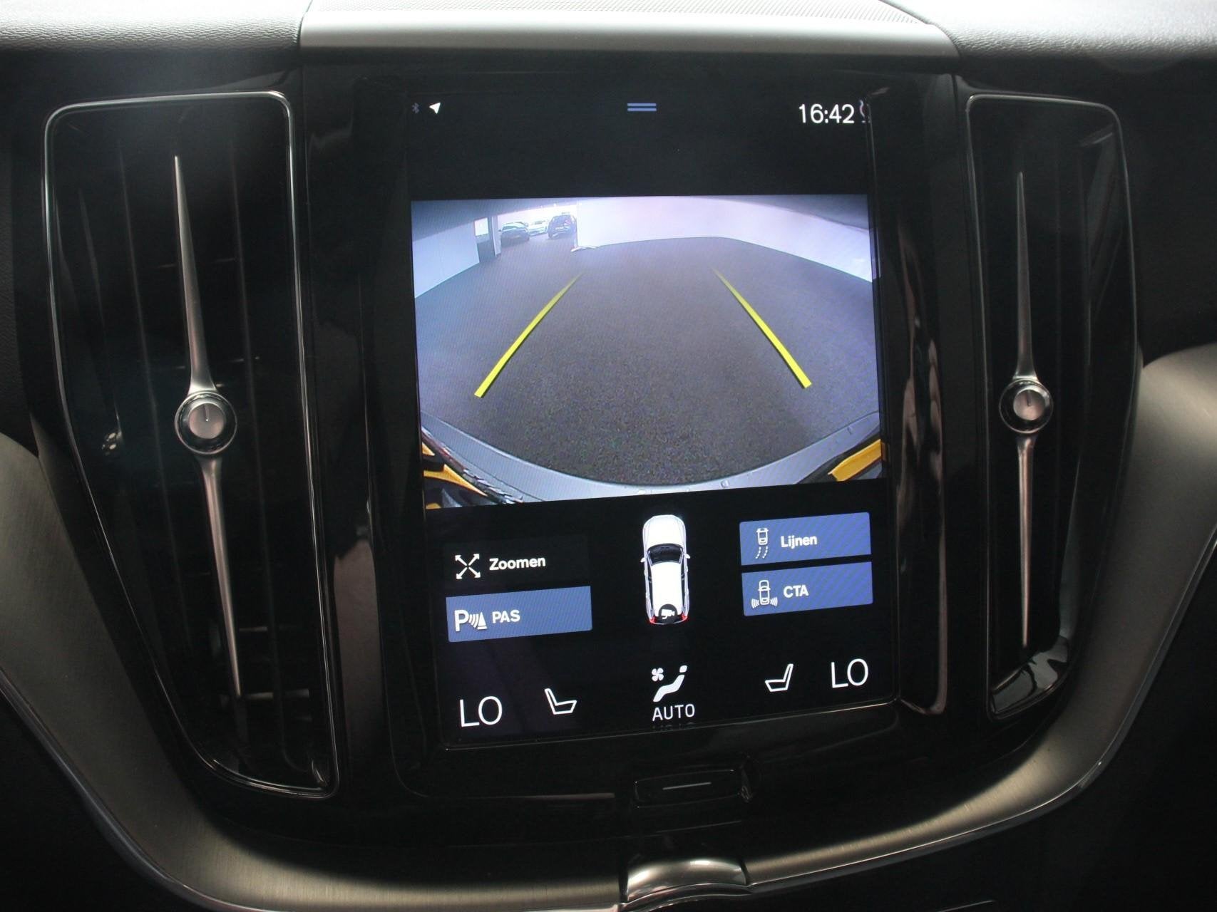Volvo XC60 2.0 B4 Automaat Momentum Apple Carplay / Android, Auto's, Gebruikt, Euro 6, 4 cilinders, 1969 cc