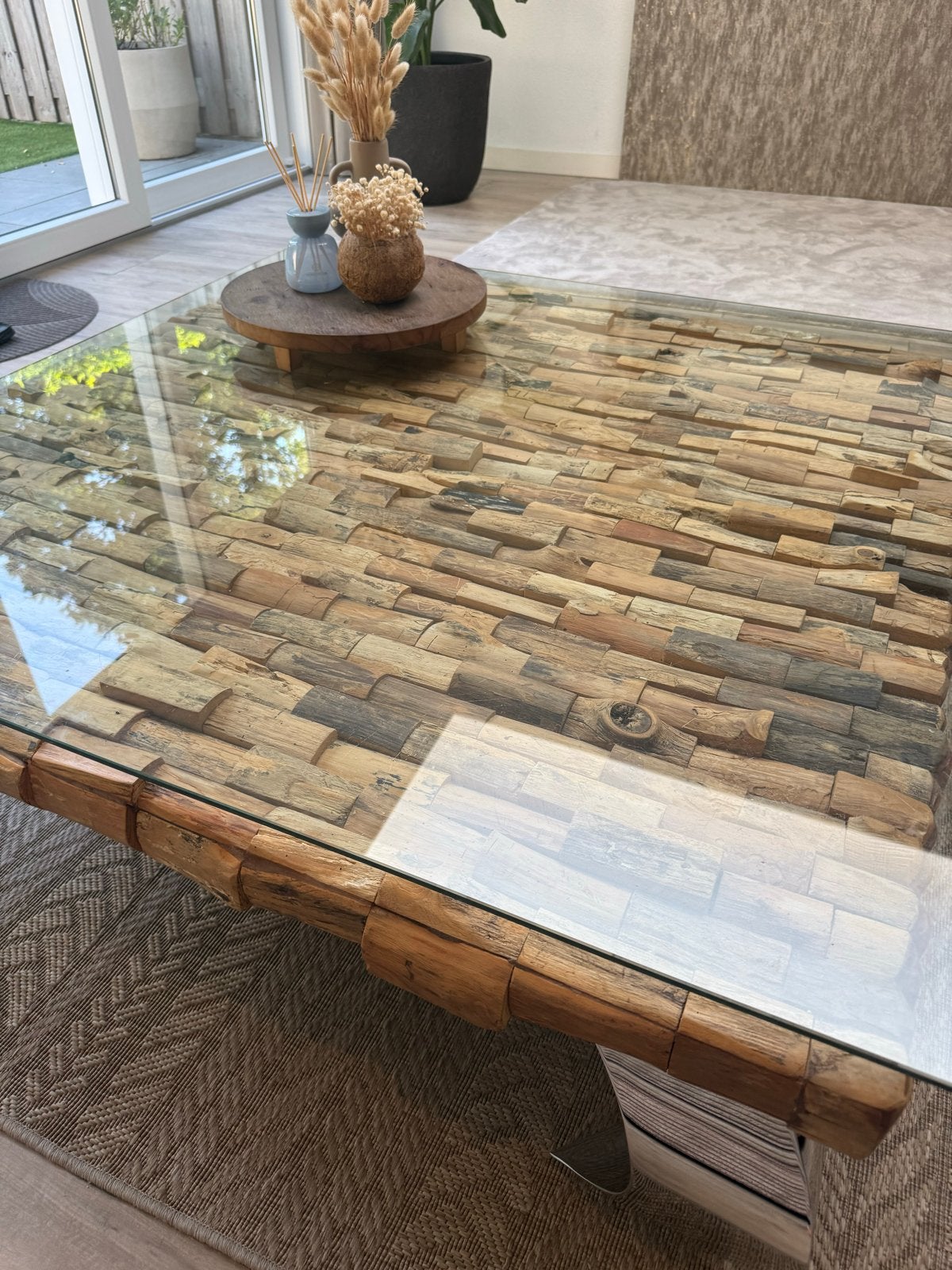 Foto 5 van salontafel van Rofra Home met glazen blad en houten mozaïek