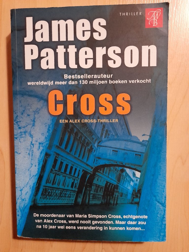 CROSS    James Patterson Thriller, Ophalen of Verzenden, Zo goed als nieuw