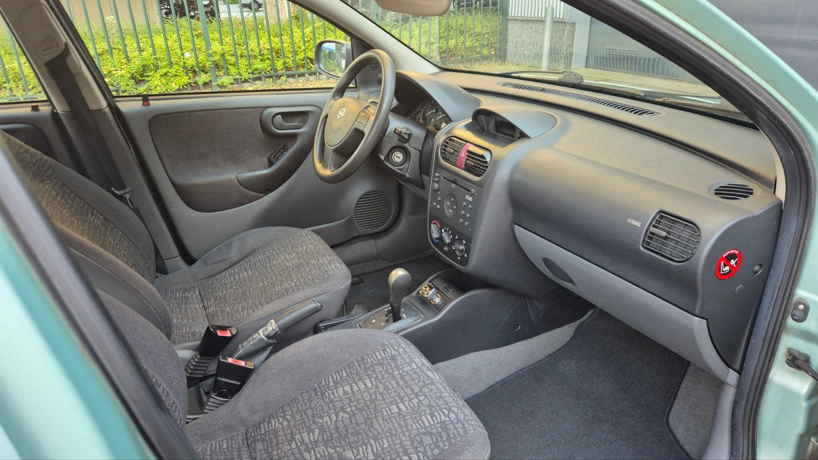 Foto 9 van Opel Corsa 1.2 5D AUTOMAAT | NIEUWE APK | DISTRIBUTIE VV