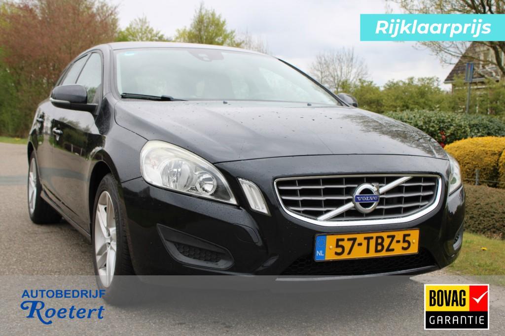 Volvo V60 1.6 T3 150pk Kinetic ECC/cruise/navi/PDC/trekhaak, Auto's, 15 km/l, Gebruikt, 4 cilinders, Zwart