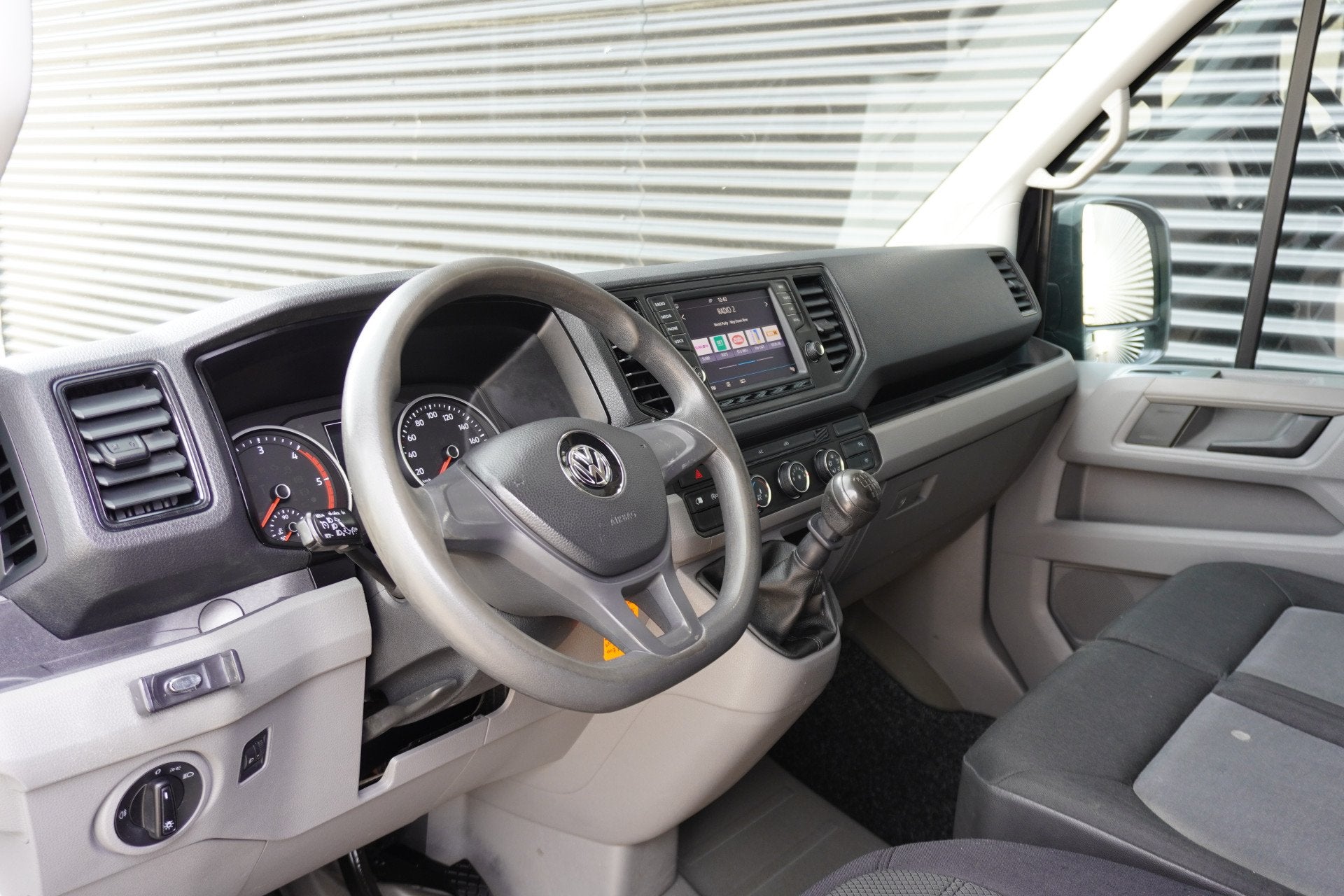 Volkswagen Crafter 140pk L4H3/L3H2 Trekhaak Airco Cruise con, Auto's, 2095 kg, Stof, Gebruikt, Euro 6