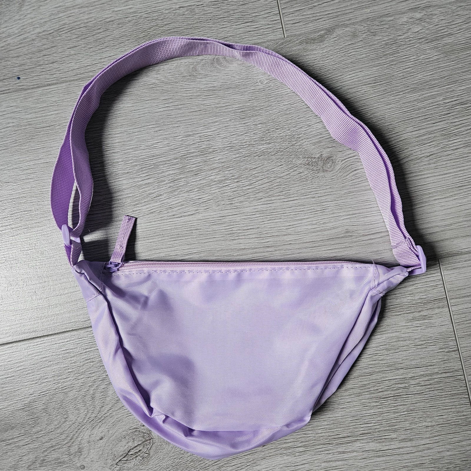 Nieuwe lila moonbag - perfect voor onderweg!, Ophalen of Verzenden, Nieuw, Schoudertasje