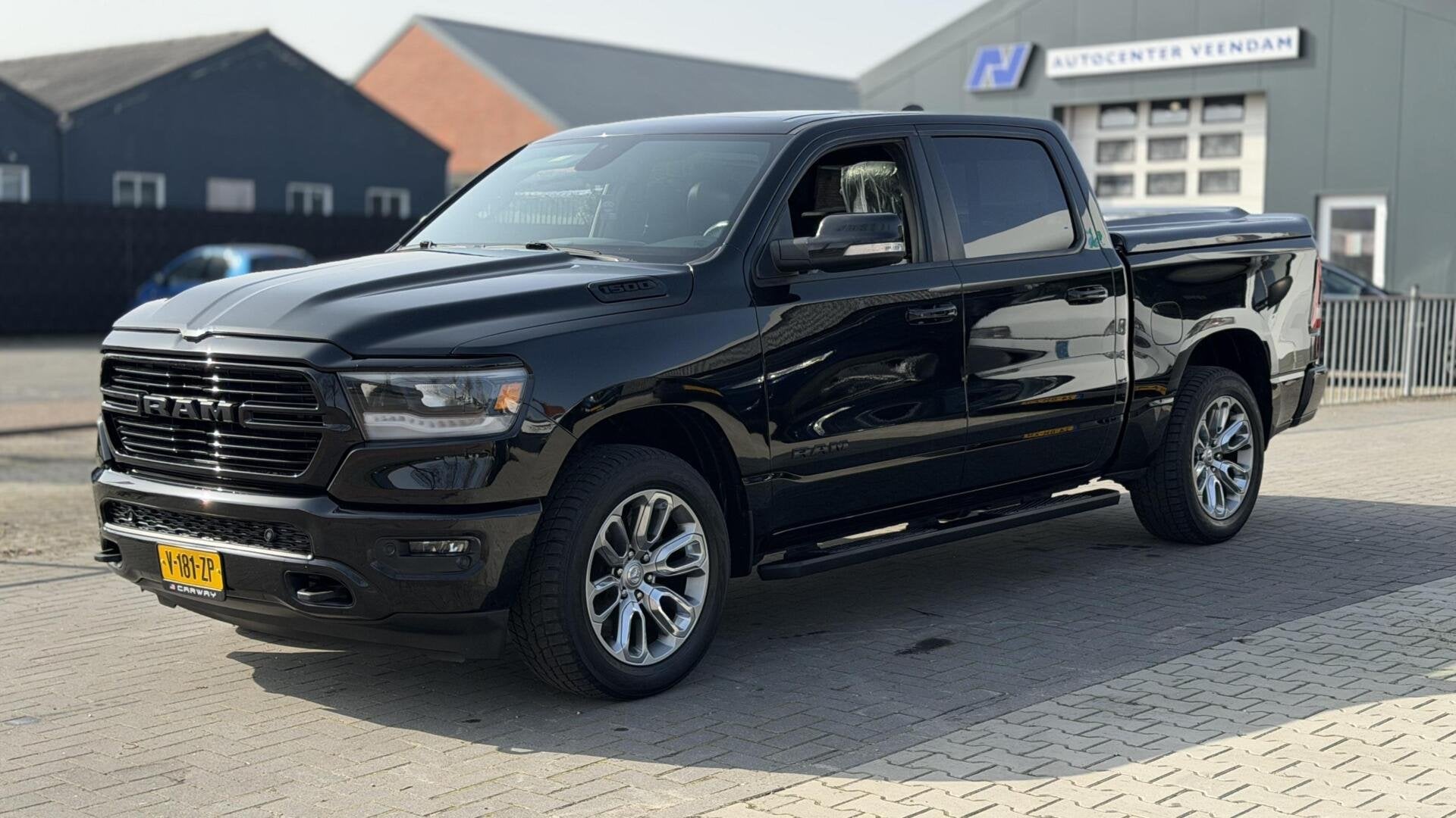 Dodge Ram 1500 4X4 5.7 V8 4x4 Crew Cab LPG NIEUW MODEL, Auto's, Bestelauto's, Automaat, Gebruikt, 5654 cc, 2434 kg