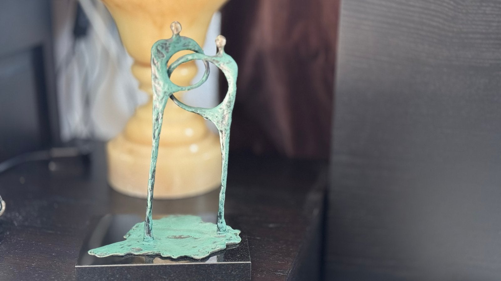 Sculptuur Corry Ammerlaan: Menselijke schakel en GRATIS vaas, Groep mensen, Ophalen of Verzenden, 20 - 50 cm, Op sokkel