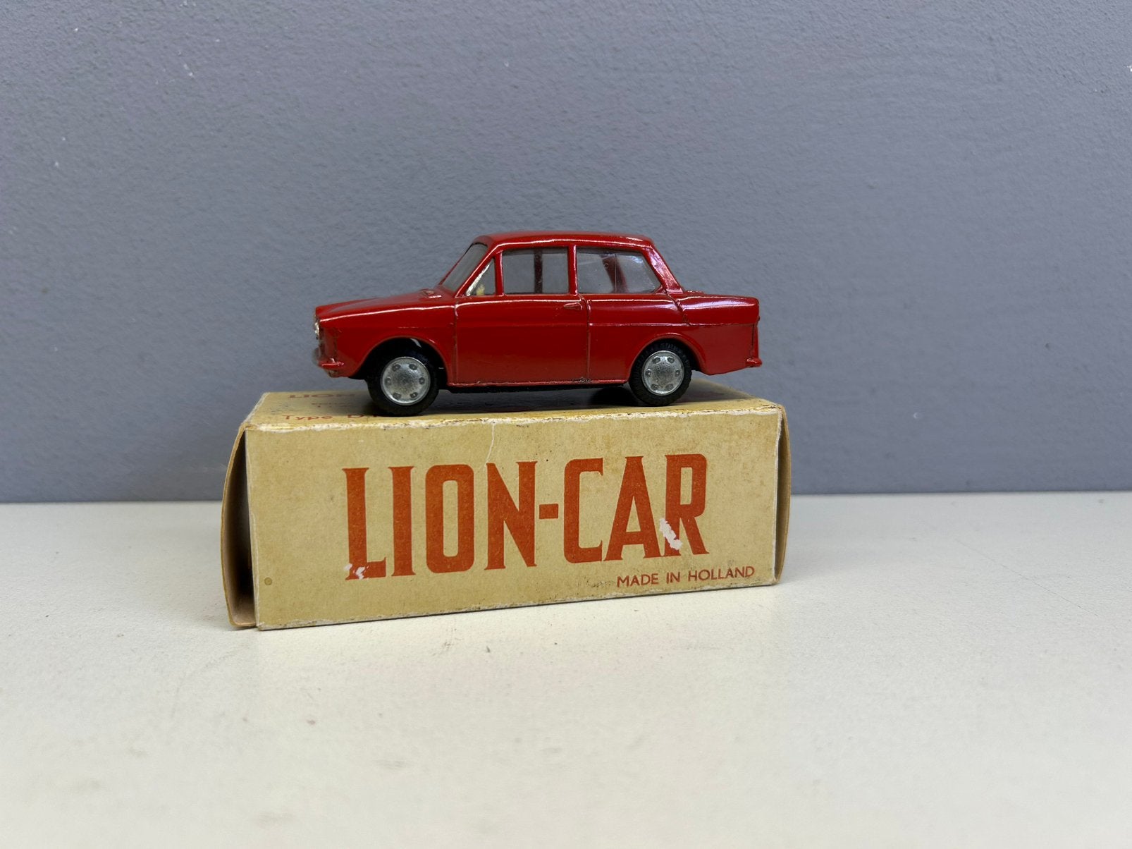 Lion toys car Daf 33 Variomatic rood ‘70 jaren, Ophalen of Verzenden, Zo goed als nieuw, Bus of Vrachtwagen, Lion Toys