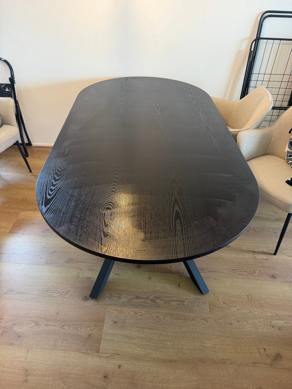 Stijlvolle ovale eettafel met spinpoot - Zwart eiken, Huis en Inrichting, Tafels | Eettafels, Ophalen, Gebruikt, 100 tot 150 cm