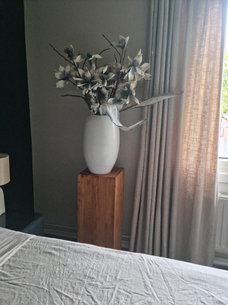 Witte Aarden Vaas met Bloemen - Intratuin - 1 meter hoog, Ophalen, Wit, Aardewerk of Porselein, Zo goed als nieuw