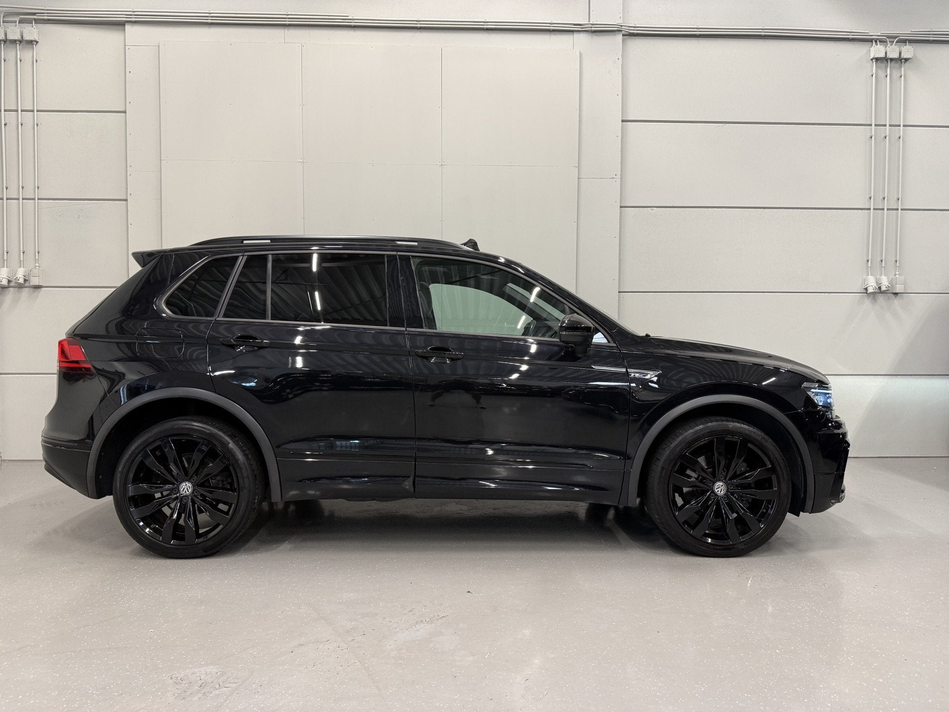 Foto 54 van Volkswagen Tiguan 2.0 TSI 4Motion 3x R-Line BLACK PANO/VOL-L